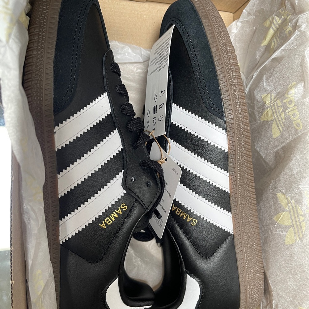 Brand New Adidas Black Samba Women's
Shoes - Size 8.5